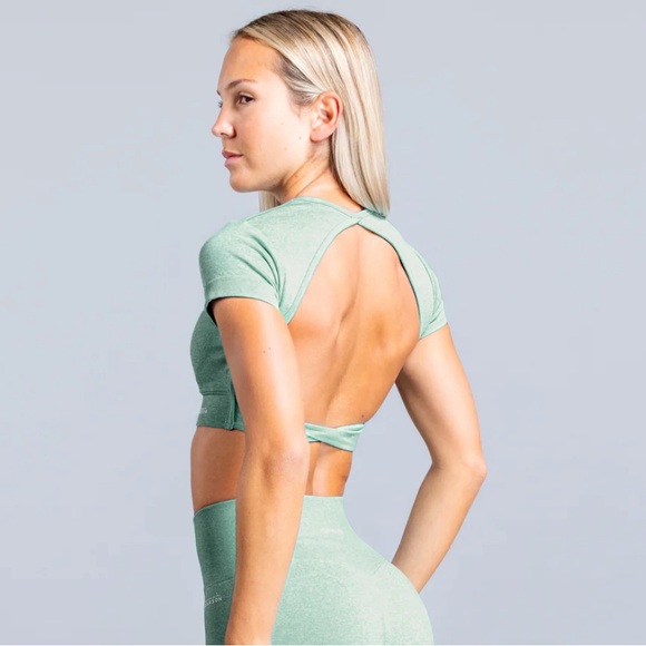 Hannah Pearson Twist Back Crop Top - Picture 3 of 11